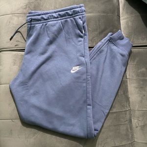NEW Nike Sportswear Essential Joggers